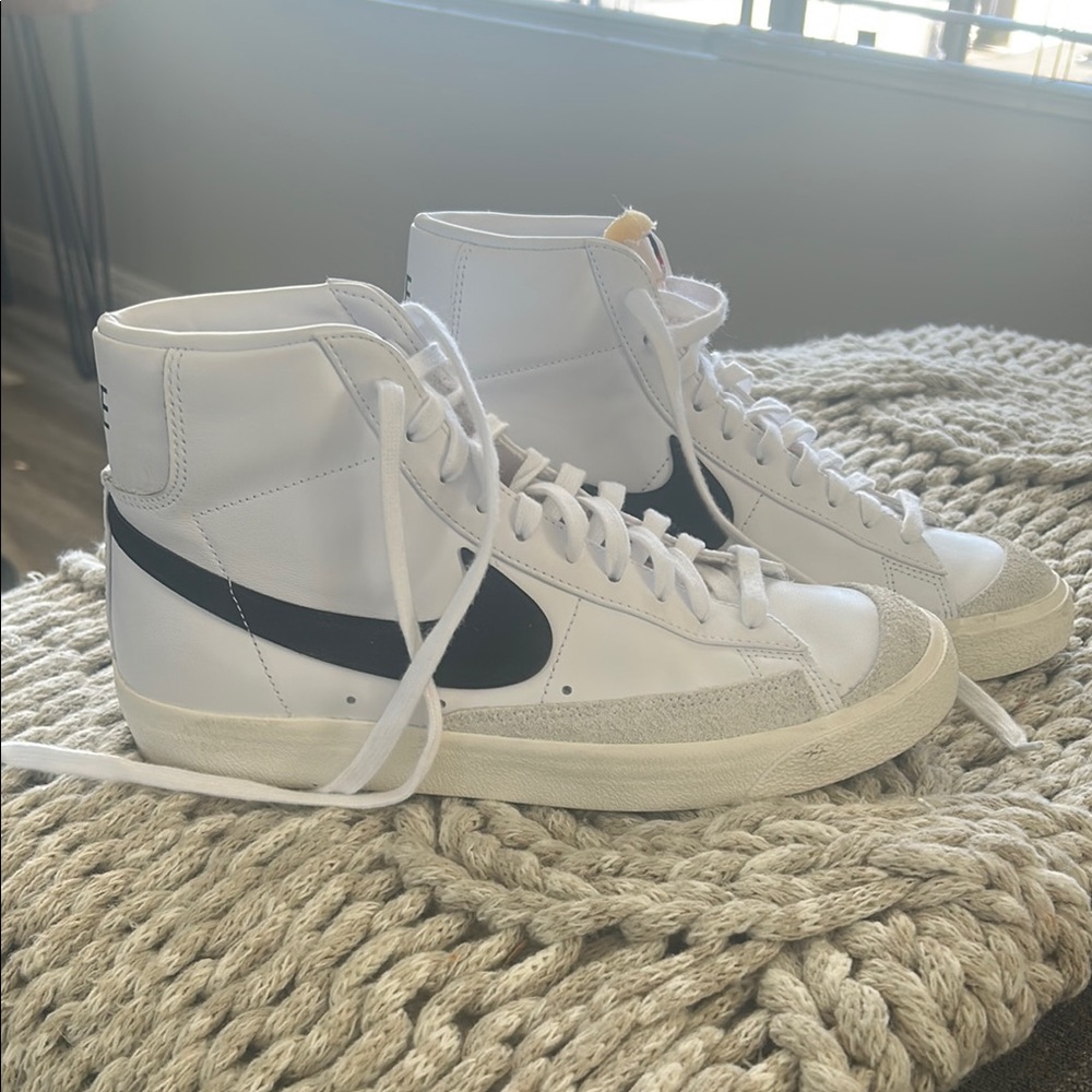NIKE Blazer Mid '77 Shoes
